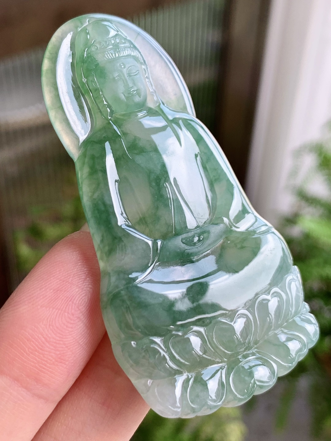 裸石冰飘绿花素衣观音大观音吊坠，说明缅料性比高厚装飘花，尺寸68.6-35.8-6，重量30克，不议