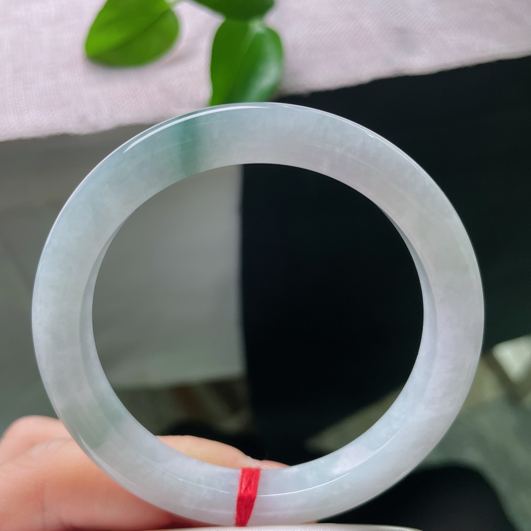 飘花正圈，一点皮纹，它的美在于适度留白，仅以一处飘花作为点睛，繁简平衡，窄版，适合纤纤小手，ss57
