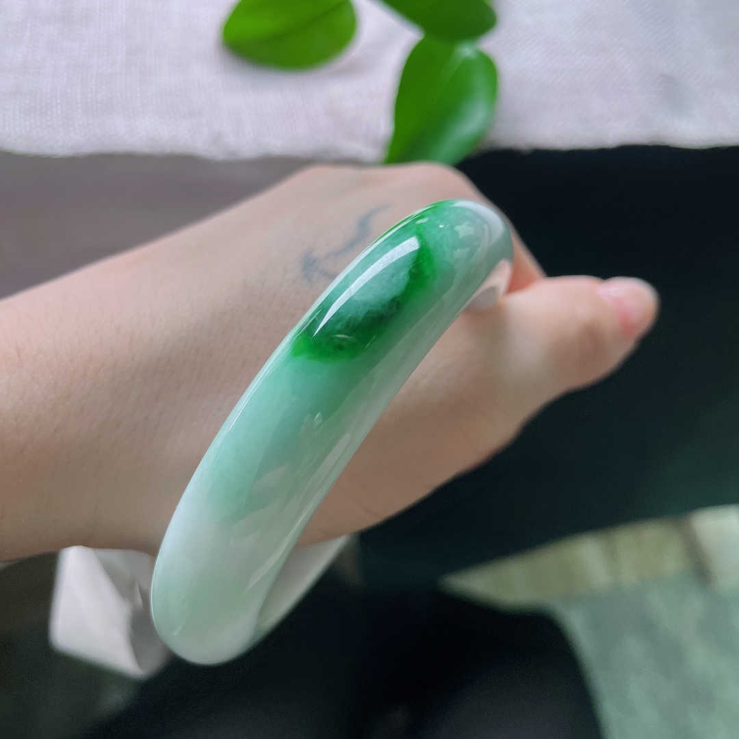 飘绿正圈，贵气，优雅，甜美，一点皮纹，点翠千金，ss57979a