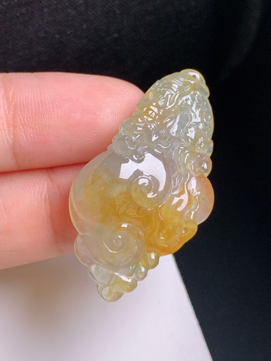 黄翡如意龙牌，糖色浓郁，立体精工，冰感十足，祥瑞护身，裸石38.5-19.3-8，080901
