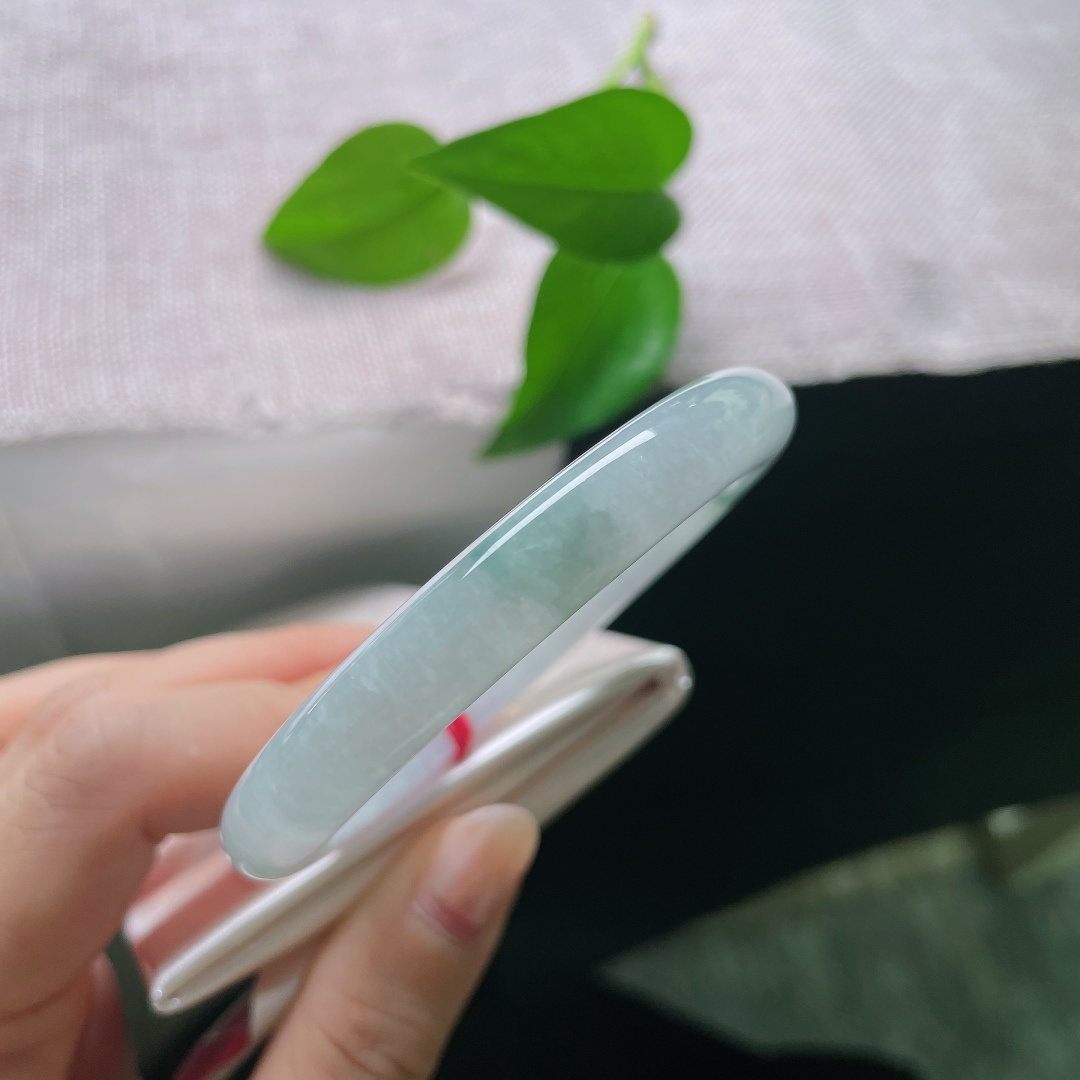 飘花正圈，一点皮纹，它的美在于适度留白，仅以一处飘花作为点睛，繁简平衡，窄版，适合纤纤小手，ss57955a