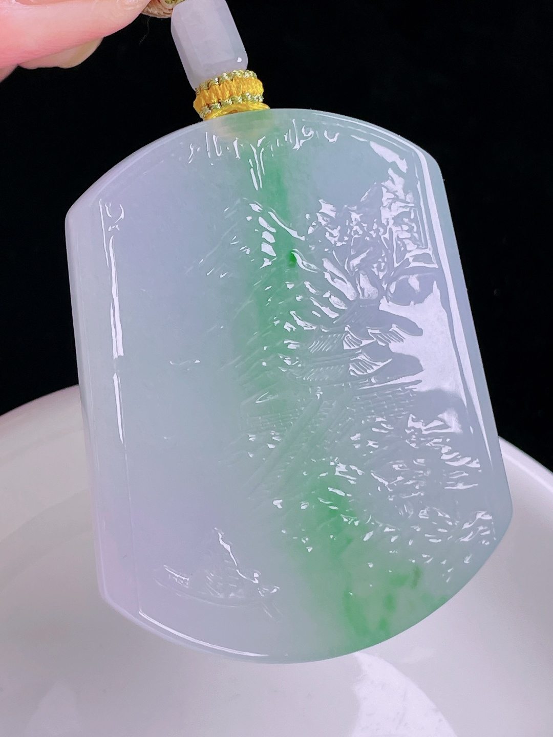 冰绿山水牌，老种起光，细底通透，尺寸：53.5/42.2/5.4mm0905