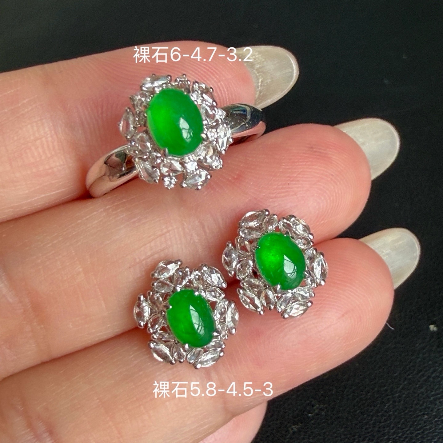 自然光实拍 缅甸翡翠A货 辣阳绿蛋面套装 耳钉戒指 豪华镶 18k金钻石 品质杠杠滴 无裂