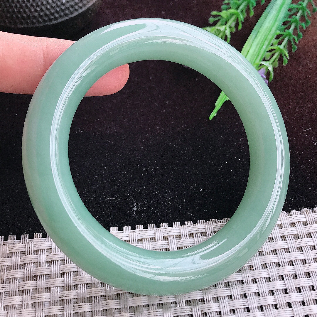 实拍A货翡翠57.8/13/12老坑冰润满色晴底胖圆条手镯宽边玉镯平安镯