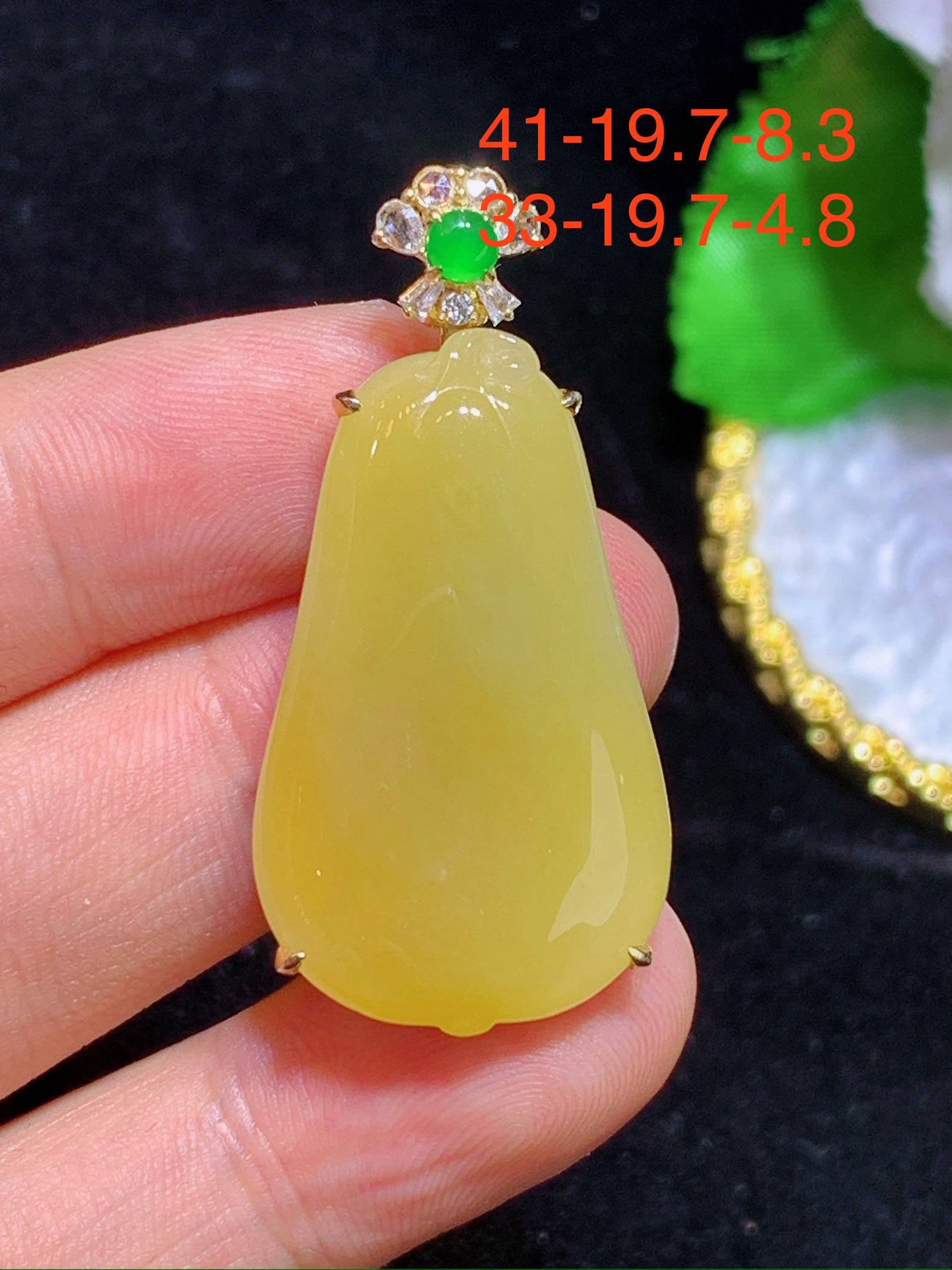 翡翠A货 黄翡福瓜吊坠,18k金镶嵌,冰润细腻,佩戴效果出众