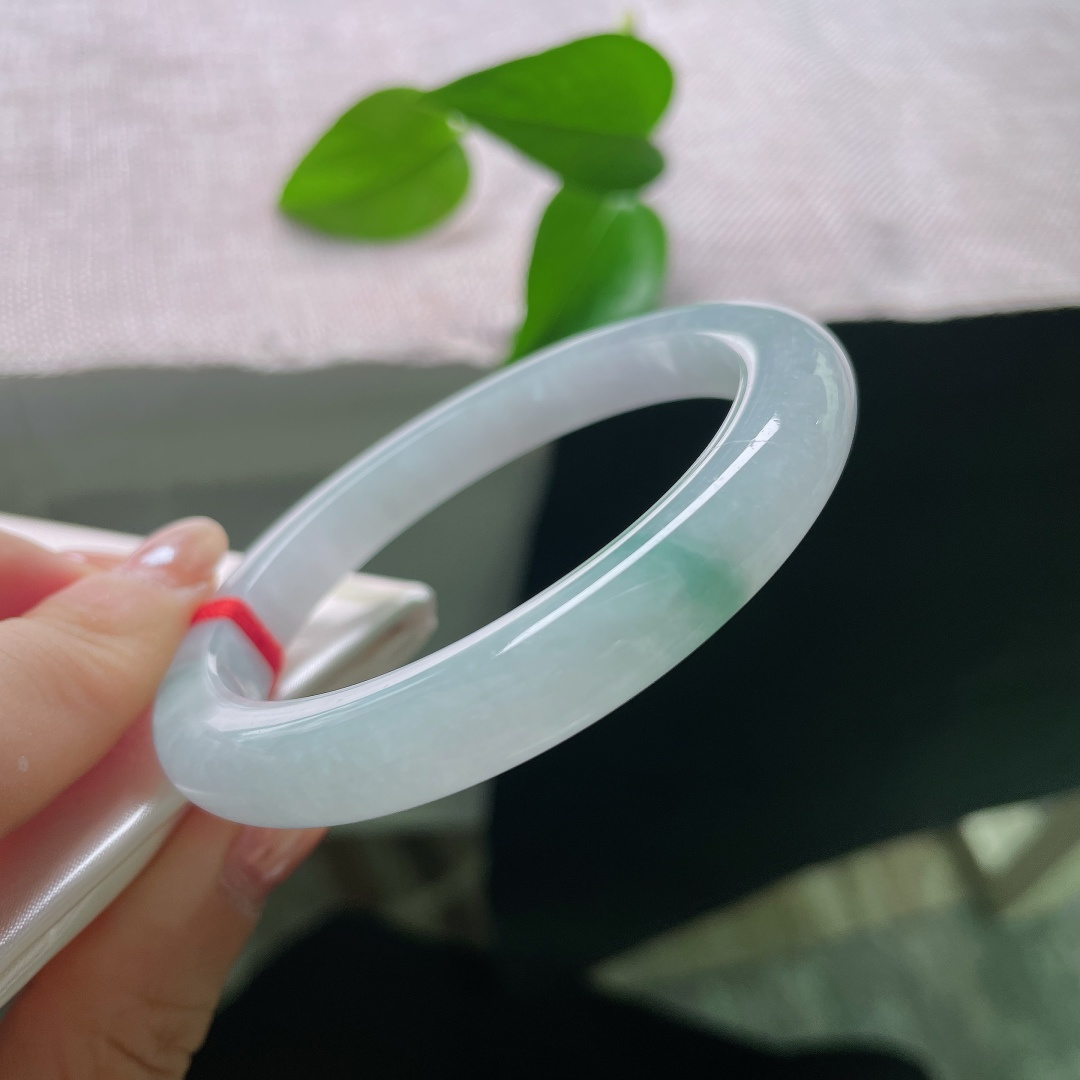 飘花正圈，一点皮纹，它的美在于适度留白，仅以一处飘花作为点睛，繁简平衡，窄版，适合纤纤小手，ss57955a