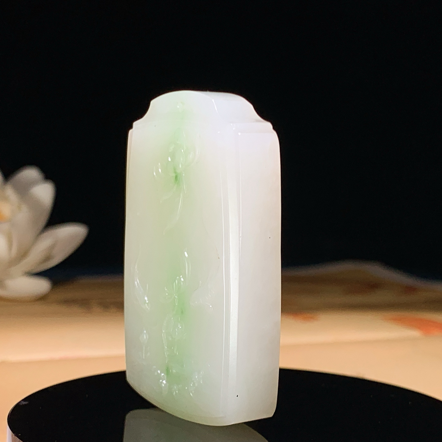 新疆和田玉翠青连年有余挂件！尺寸55/34/12重56克，玉质细腻油润 脂粉好，品质好！lt2609