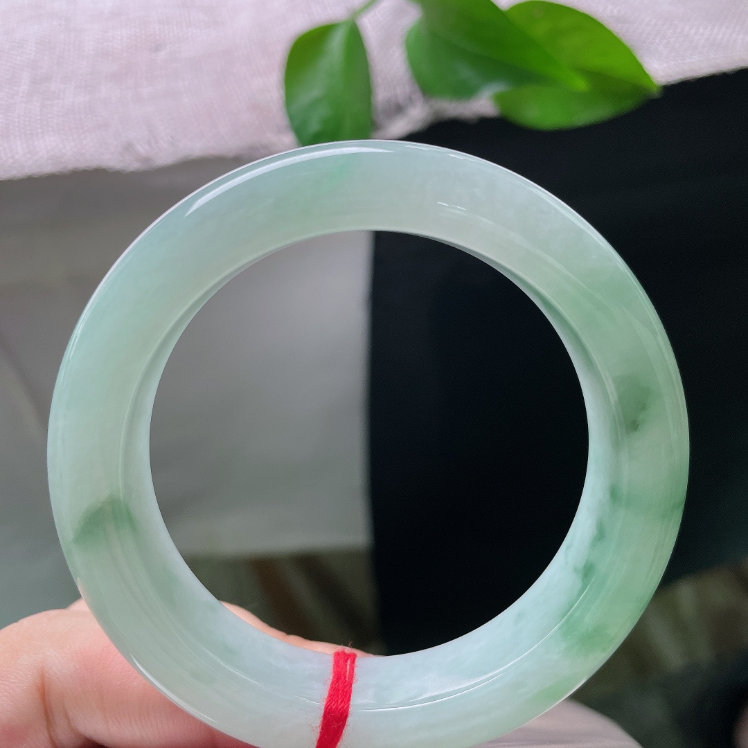 飘花正圈，晶体纹，清润冰底之上晕染缕缕灵动飘绿，花色随性舒展，如同青山映于碧水，写意感十足。ss58