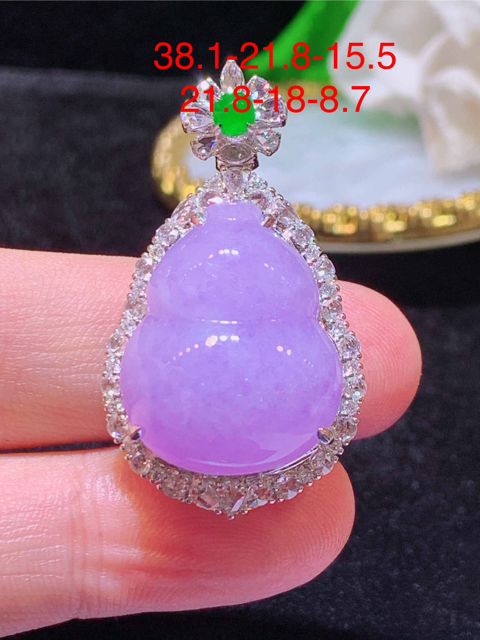 翡翠A货葫芦吊坠，18k金镶嵌，冰润细腻，佩戴效果出众，38.1-21.8-15.5