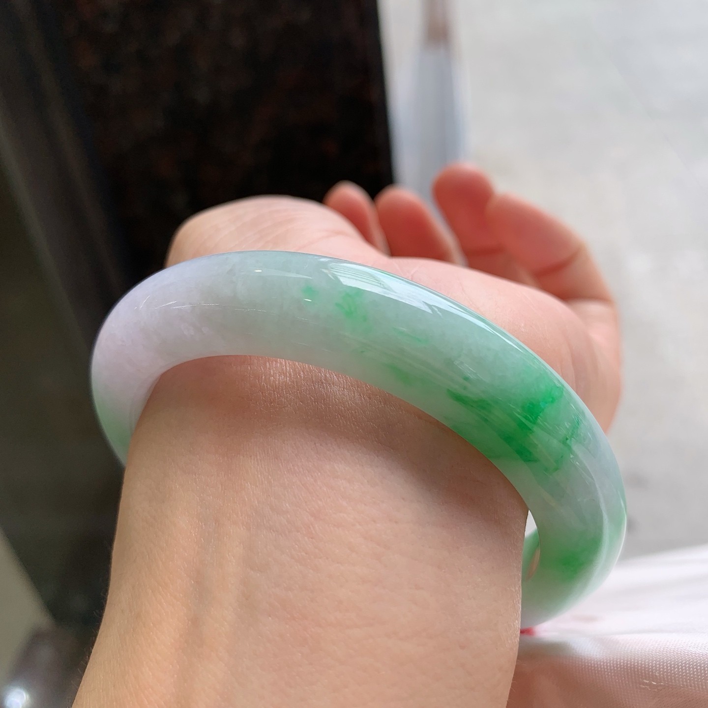 正圈飘绿 无裂 尺寸：60.4/12.7/10 大圈口