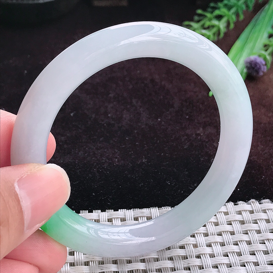 实拍A货翡翠51.5/9.2老坑冰润起胶飘阳绿圆条手镯翡翠玉镯平安镯