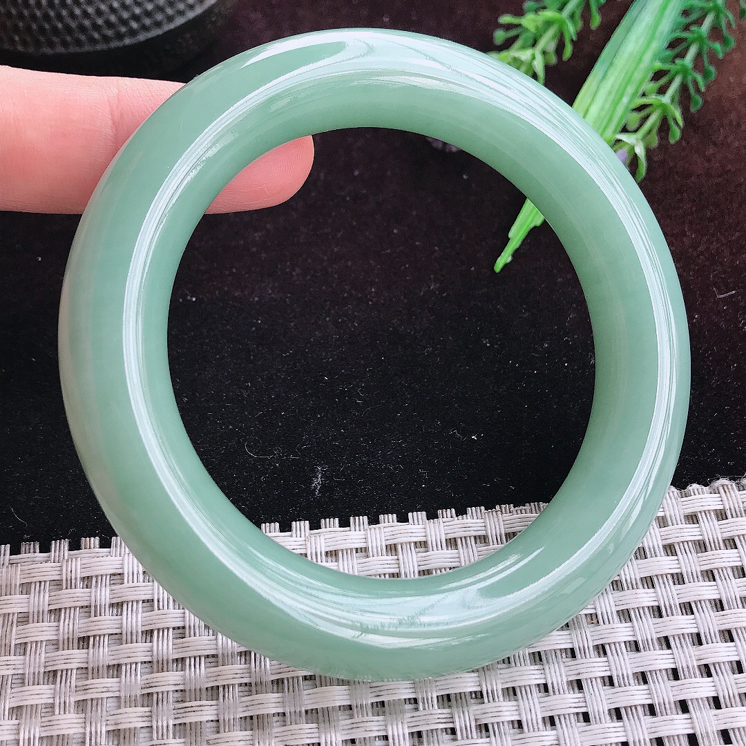 实拍A货翡翠57.8/13/12老坑冰润满色晴底胖圆条手镯宽边玉镯平安镯