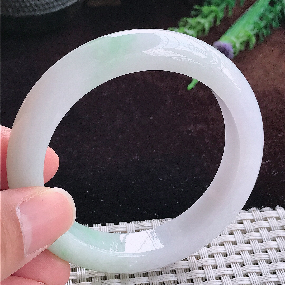 实拍A货翡翠54/12.5/9老坑秀气冰润晴底手镯宽边玉镯平安镯