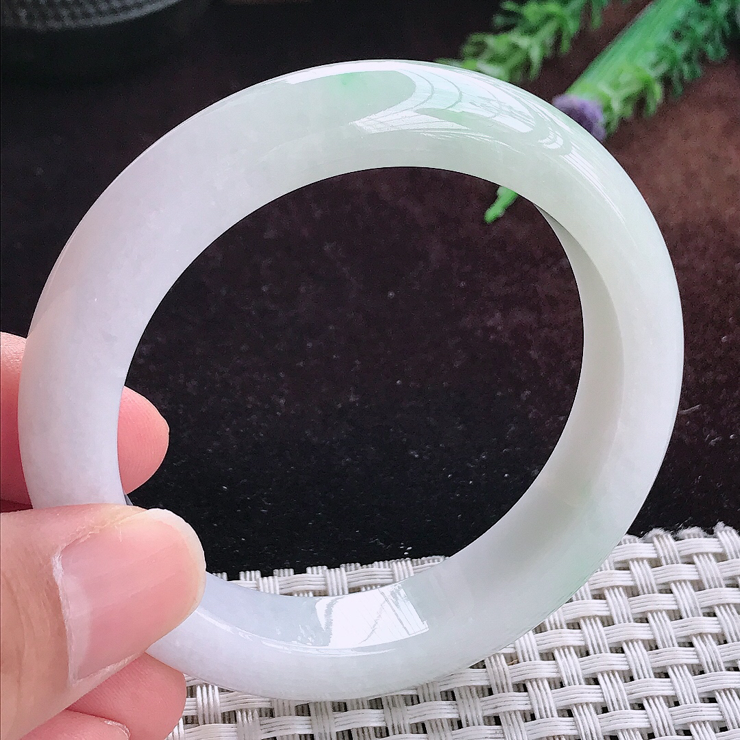 实拍A货翡翠54/12.5/9老坑秀气冰润晴底手镯宽边玉镯平安镯