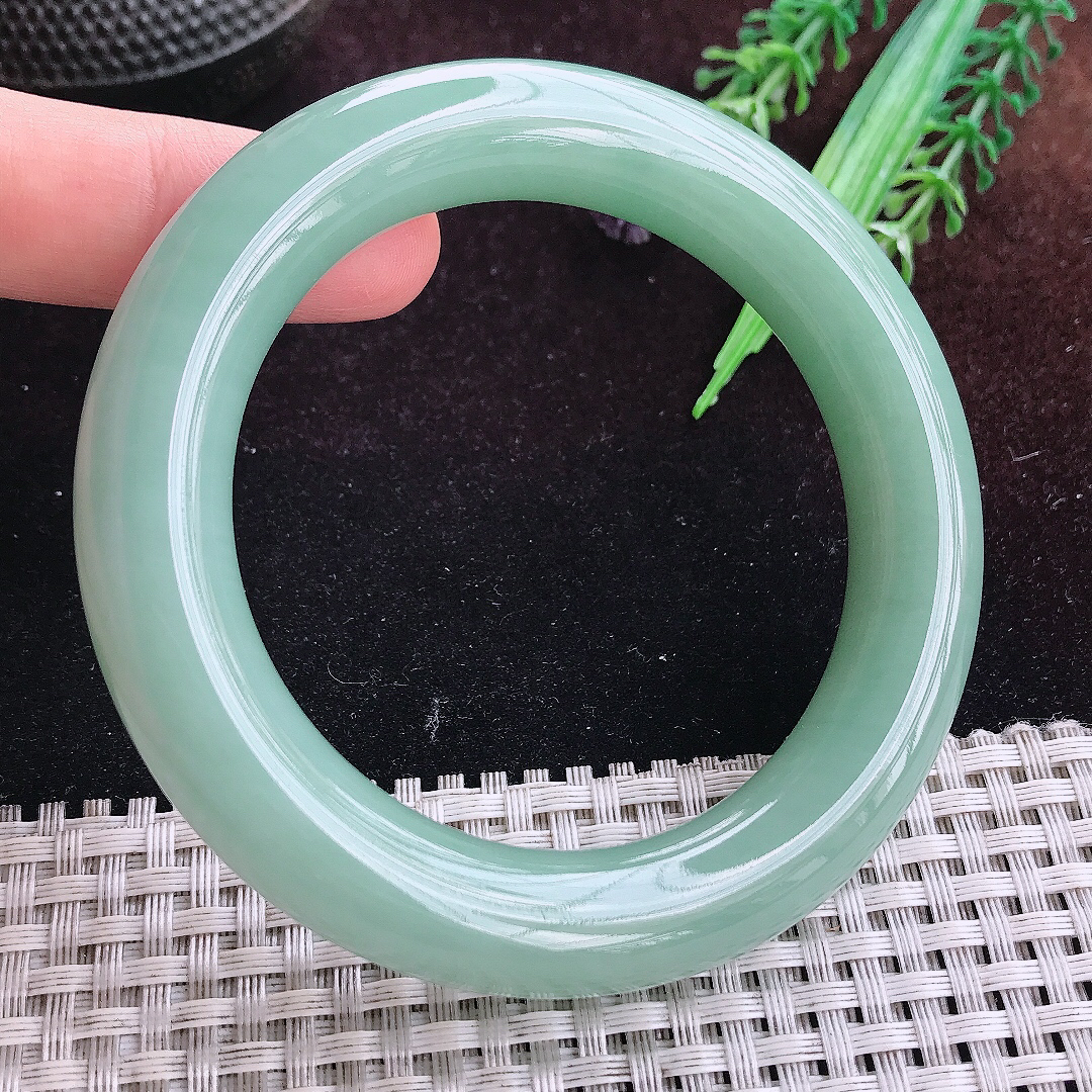 实拍A货翡翠57.8/13/12老坑冰润满色晴底胖圆条手镯宽边玉镯平安镯