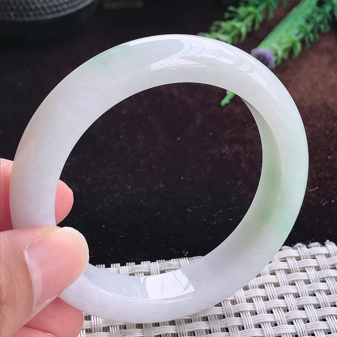 实拍A货翡翠54/12.5/9老坑秀气冰润晴底手镯宽边玉镯平安镯