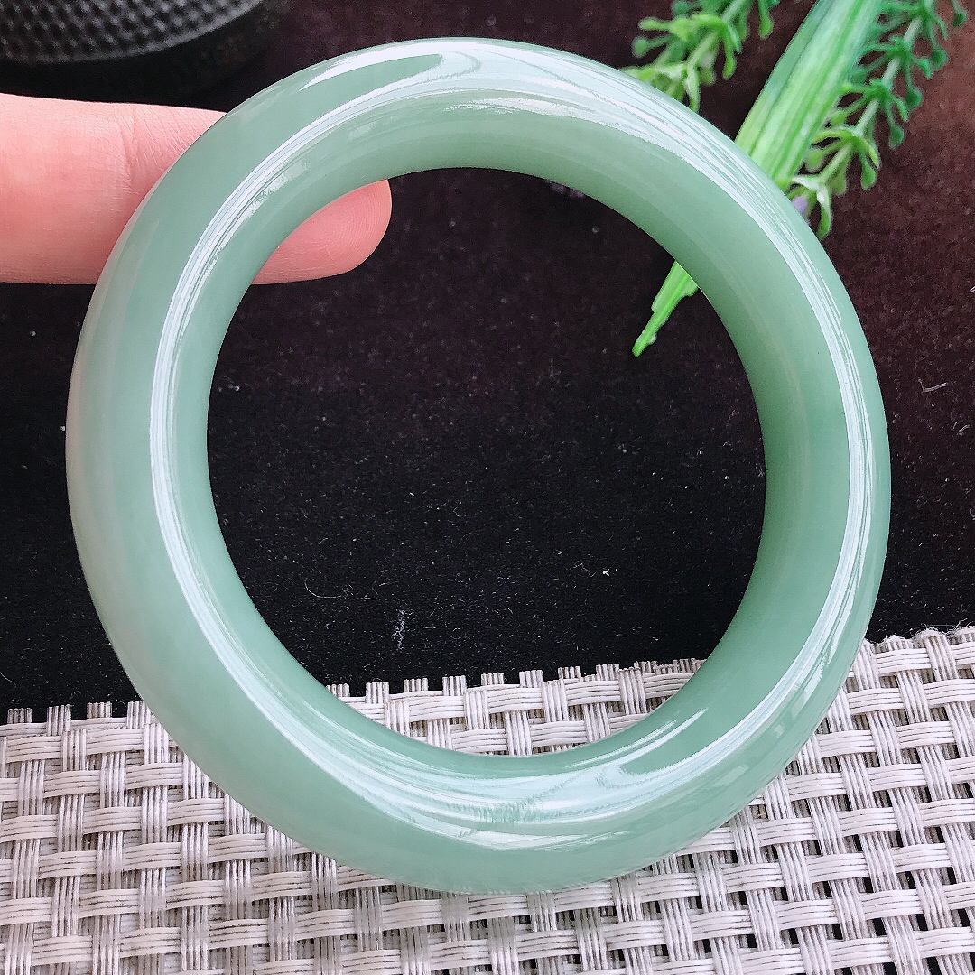实拍A货翡翠57.8/13/12老坑冰润满色晴底胖圆条手镯宽边玉镯平安镯