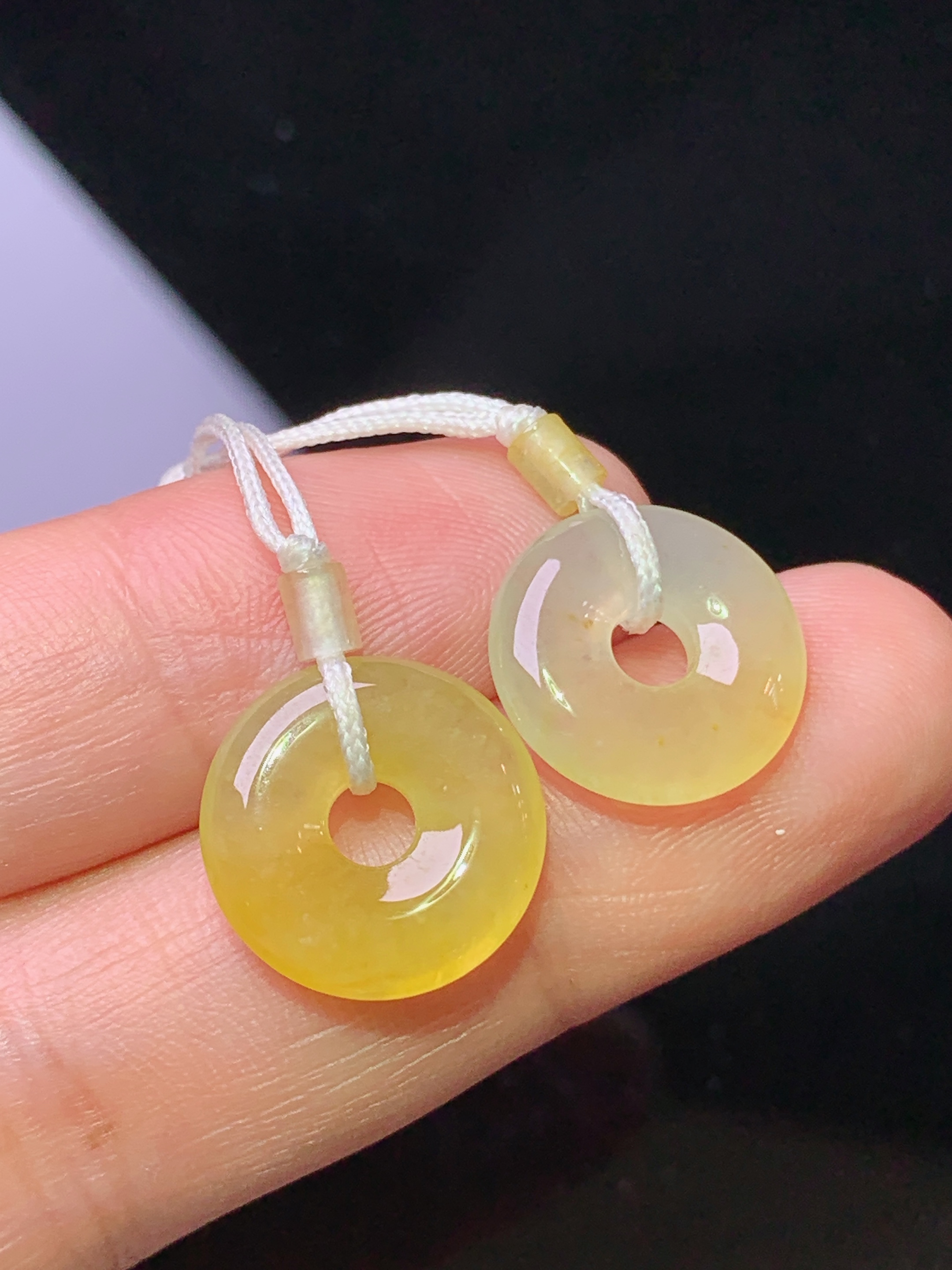 黄翡平安扣一对 玉质细腻 色泽艳丽清新 水润亮眼 整体尺寸13.8*3.2 a8