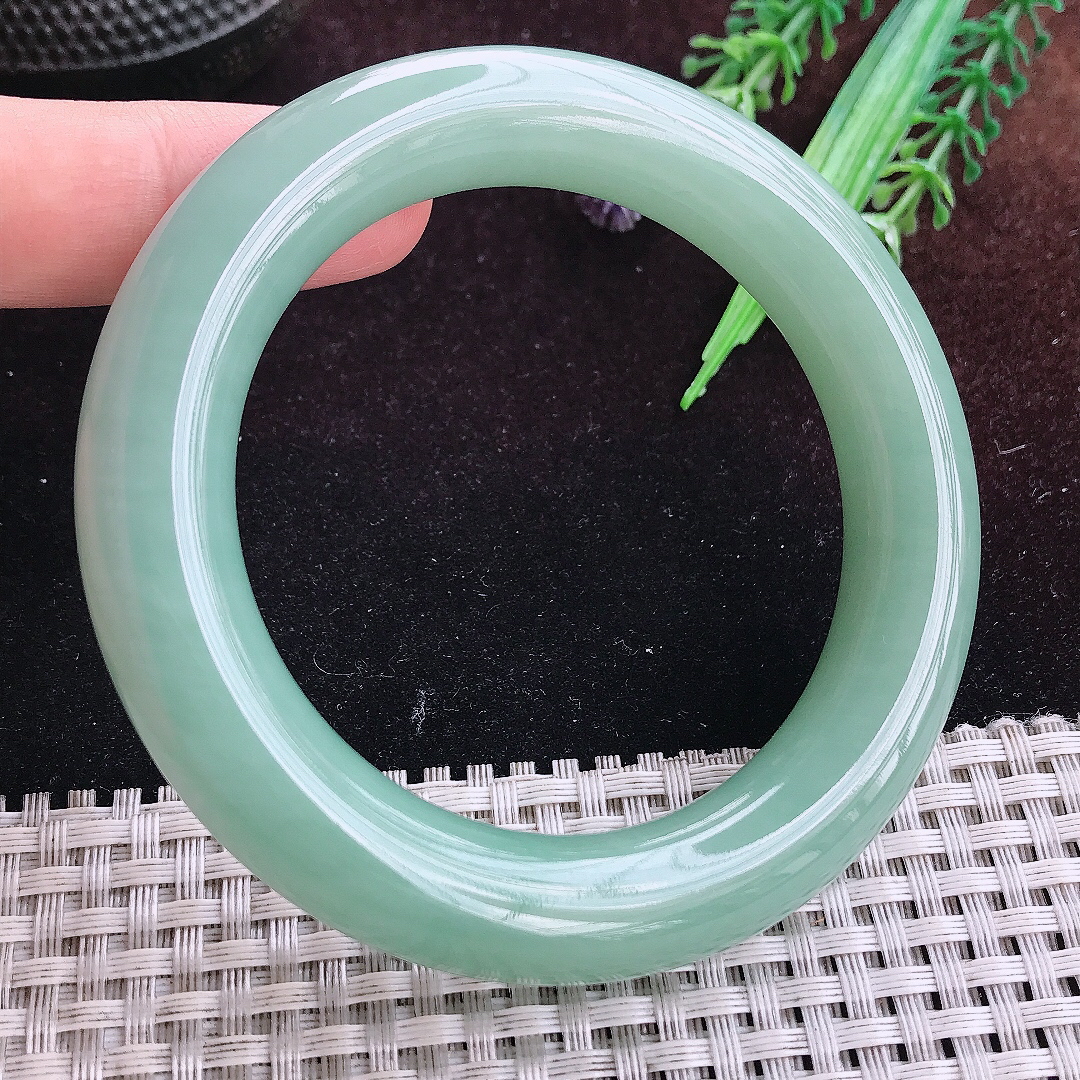 实拍A货翡翠57.8/13/12老坑冰润满色晴底胖圆条手镯宽边玉镯平安镯