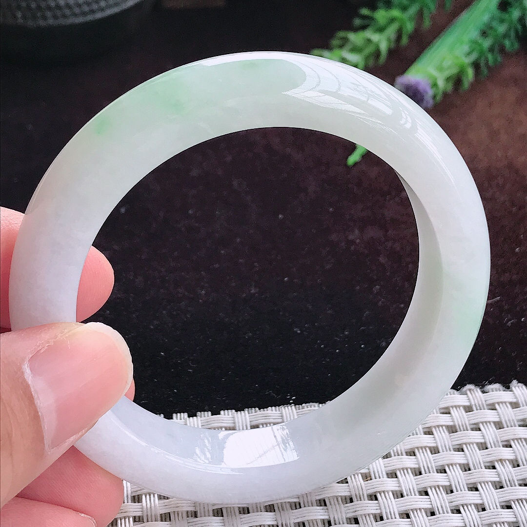 实拍A货翡翠54/12.5/9老坑秀气冰润晴底手镯宽边玉镯平安镯