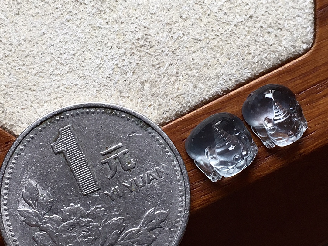玻璃种貔貅一对 品质，冰透感十足，尺寸8.4*7.5*3.7、8.2*8.4*5.5