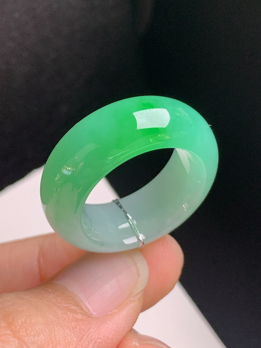 冰飘绿指环，种老细腻，翠色灵动，大气百搭，裸石27.3-9.3-5.2，圈口15