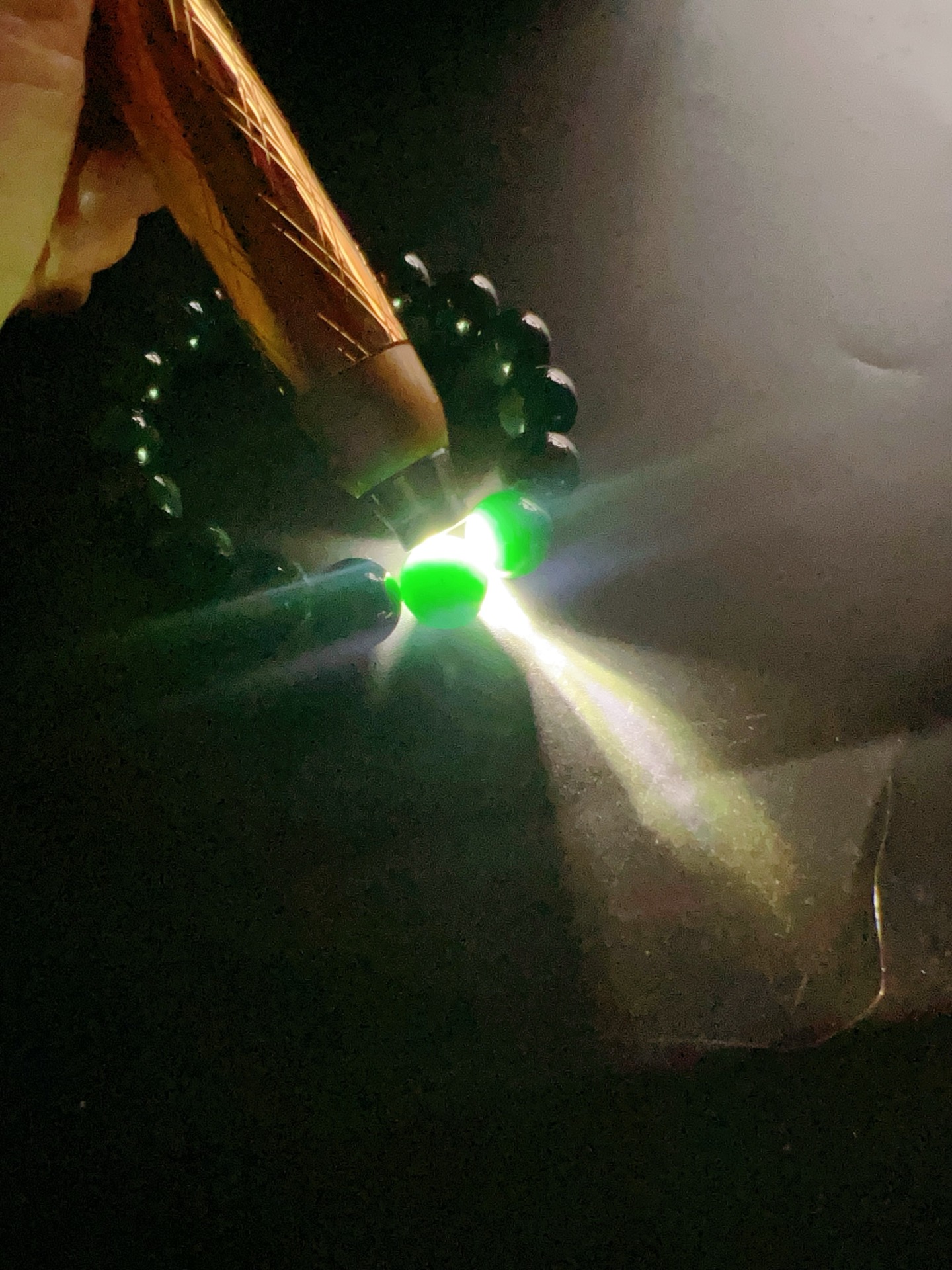 墨翠手链14mm 极黑油亮 质地细腻 水头极好 灯照翠绿