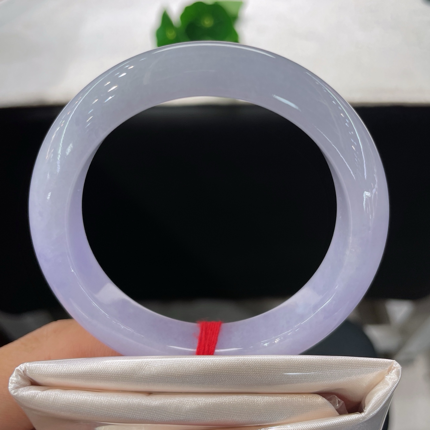天然翡翠手镯 圈口54.6/12.2/9.0，老坑料冰紫正圈，54/55可戴，冰玉凝烟紫，圆镯揽清欢。腕间一环柔紫，漫染十里风月。无裂