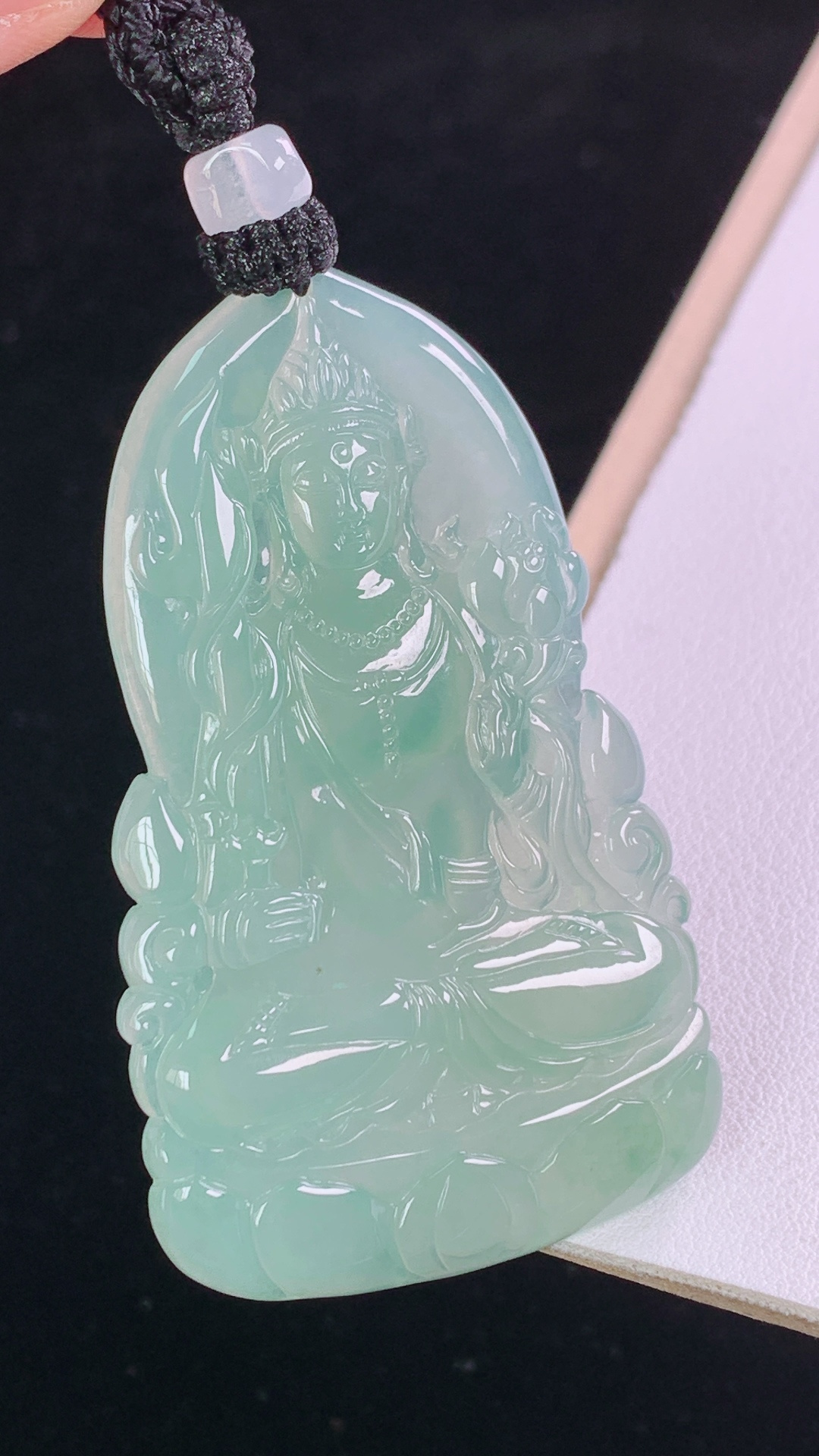 冰种虚空藏菩萨，冰润荧光，胶感十足，无裂，尺寸61.2-36.6-5.3mm