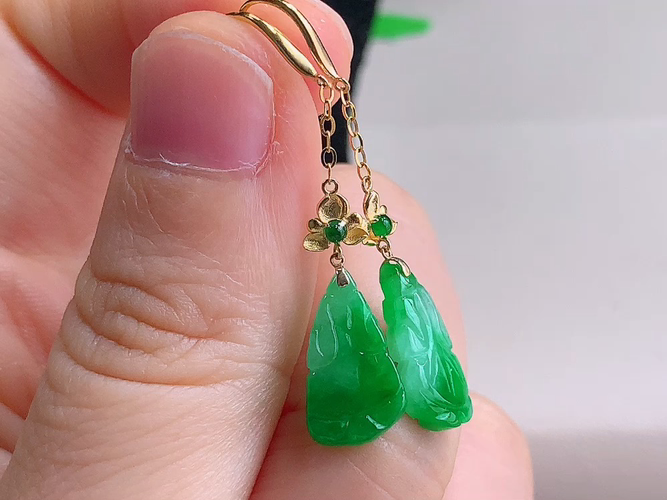 ️ 18K金伴钻白菜耳环，尺寸取一38.0/13.2-7.9-2.3mm，包A附证书