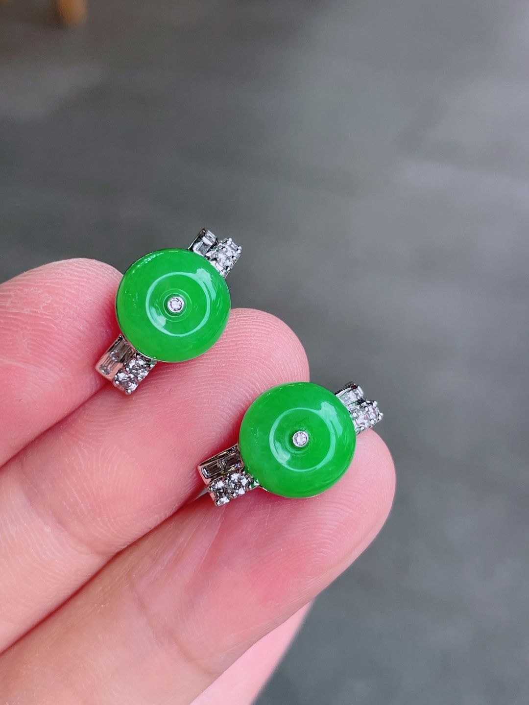 高冰绿平安扣耳包，晶莹剔透，新颖时尚，品相，10-4