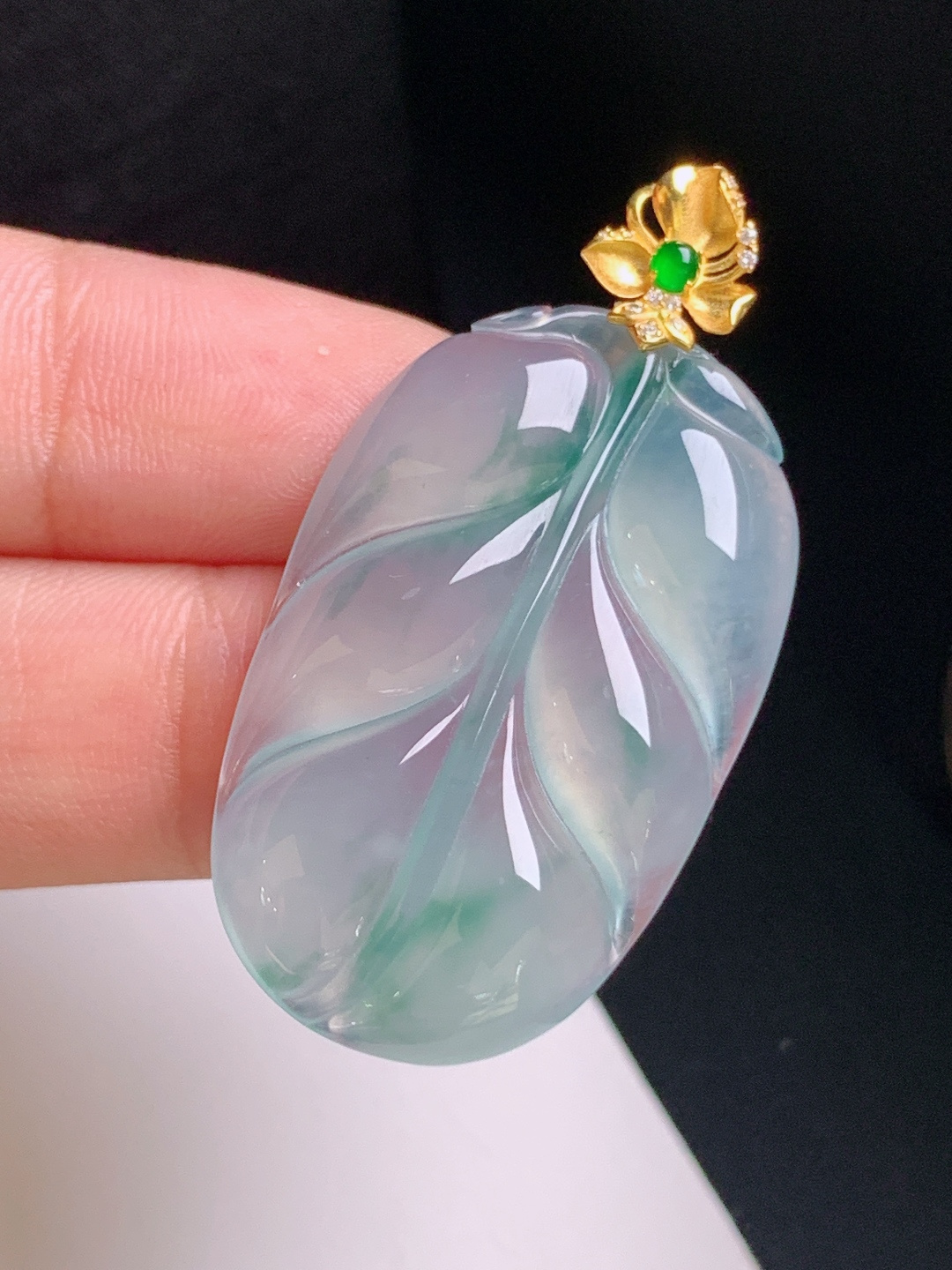 冰种飘花树叶吊坠，荧光四射，花色飘逸，大业有成，530904