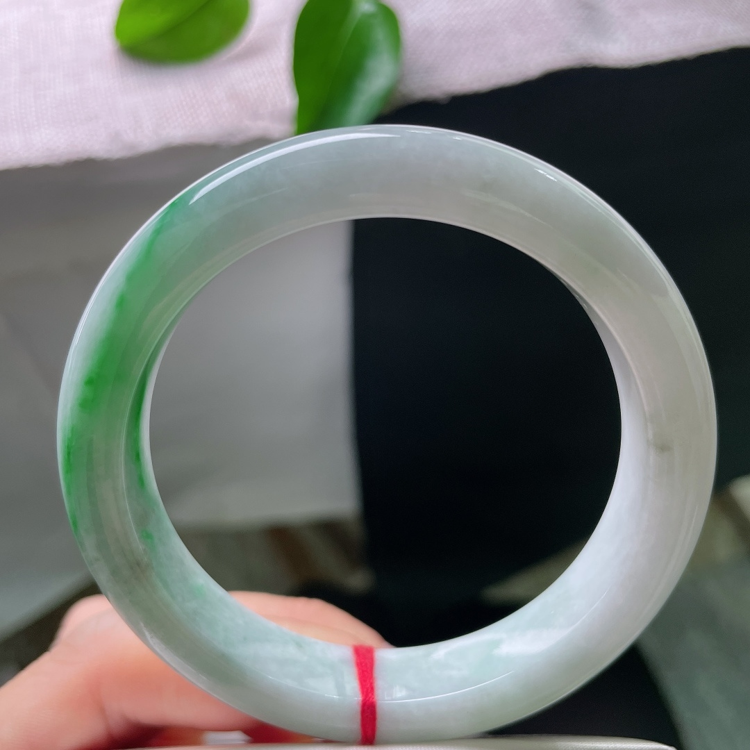 白底，飘绿，正圈，贵气，优雅，一点皮纹，优雅，耐看，ss57982a