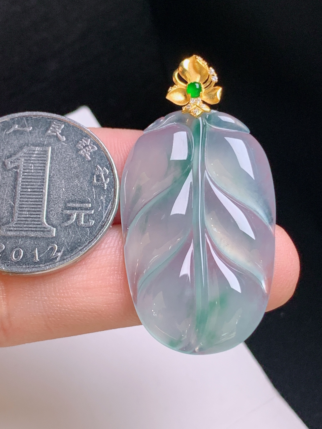 冰种飘花树叶吊坠，荧光四射，花色飘逸，大业有成，530904