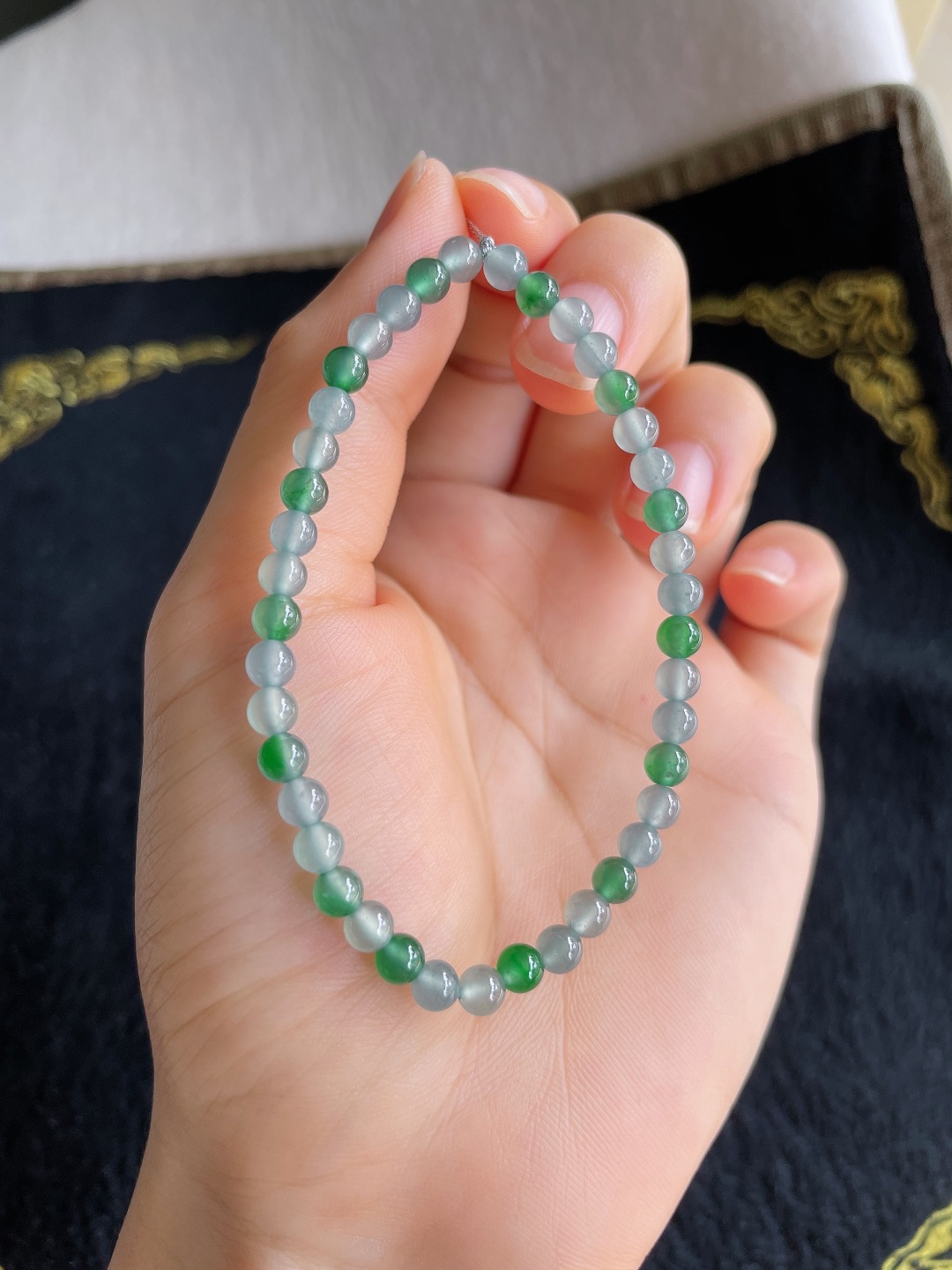 ️天然翡翠A货，冰双彩手串，尺寸：4.3mm。【编4618】