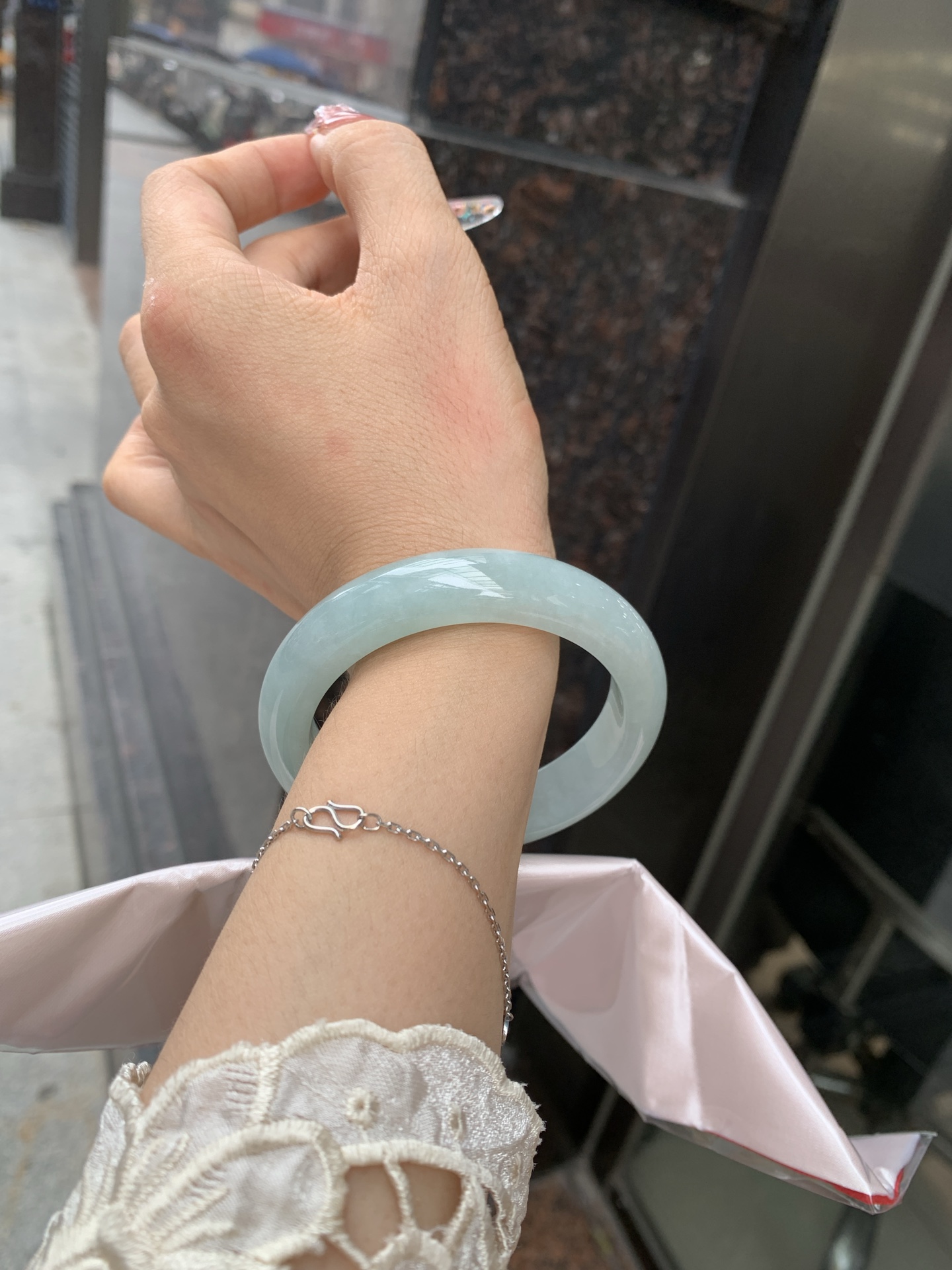 天空蓝正圈,0619-N1027-1,无裂，底妆水润，质地细腻，天空蓝底色均匀，由内而外散发出温婉气质，清爽治愈