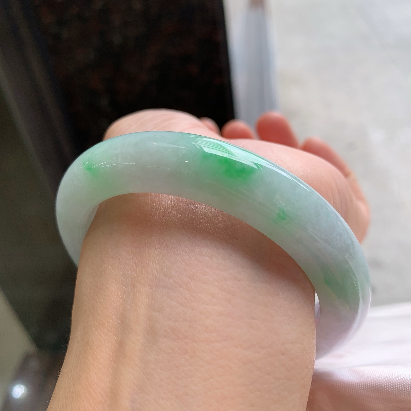 正圈飘绿 无裂 尺寸：60.4/12.7/10 大圈口