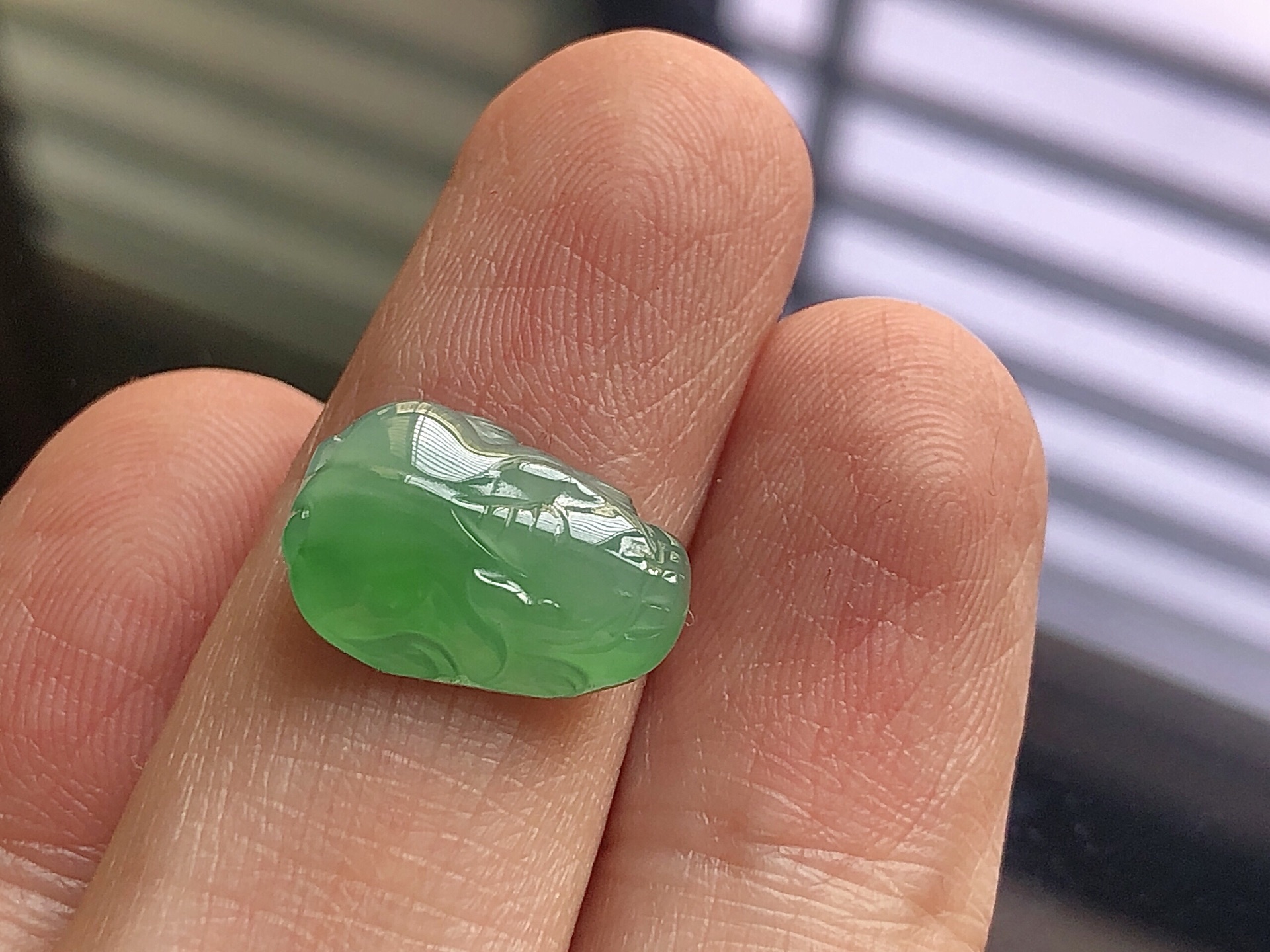 ️ 冰种阳绿貔貅，色泽艳阳，通透水润，玉质细腻，夺目迷人，镶嵌效果，品相，无裂，尺寸15.2*11.2*3.7