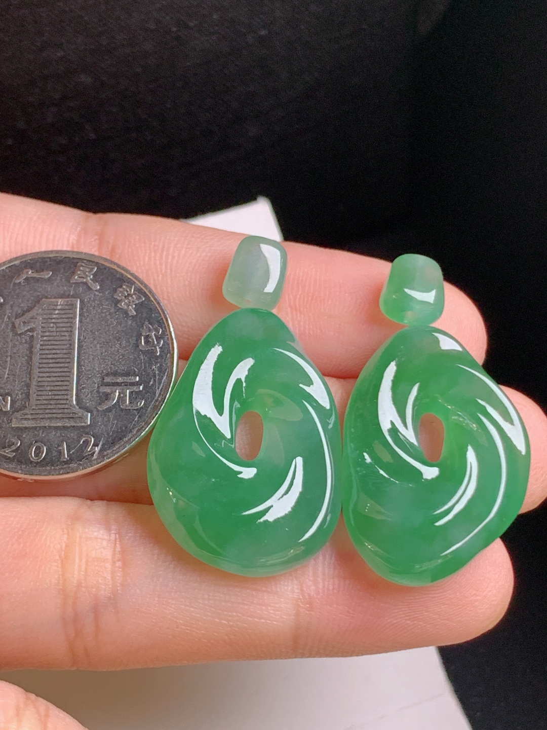 湖水绿福贝一对，水润通透，色泽明艳，镶嵌耳坠效果翻倍