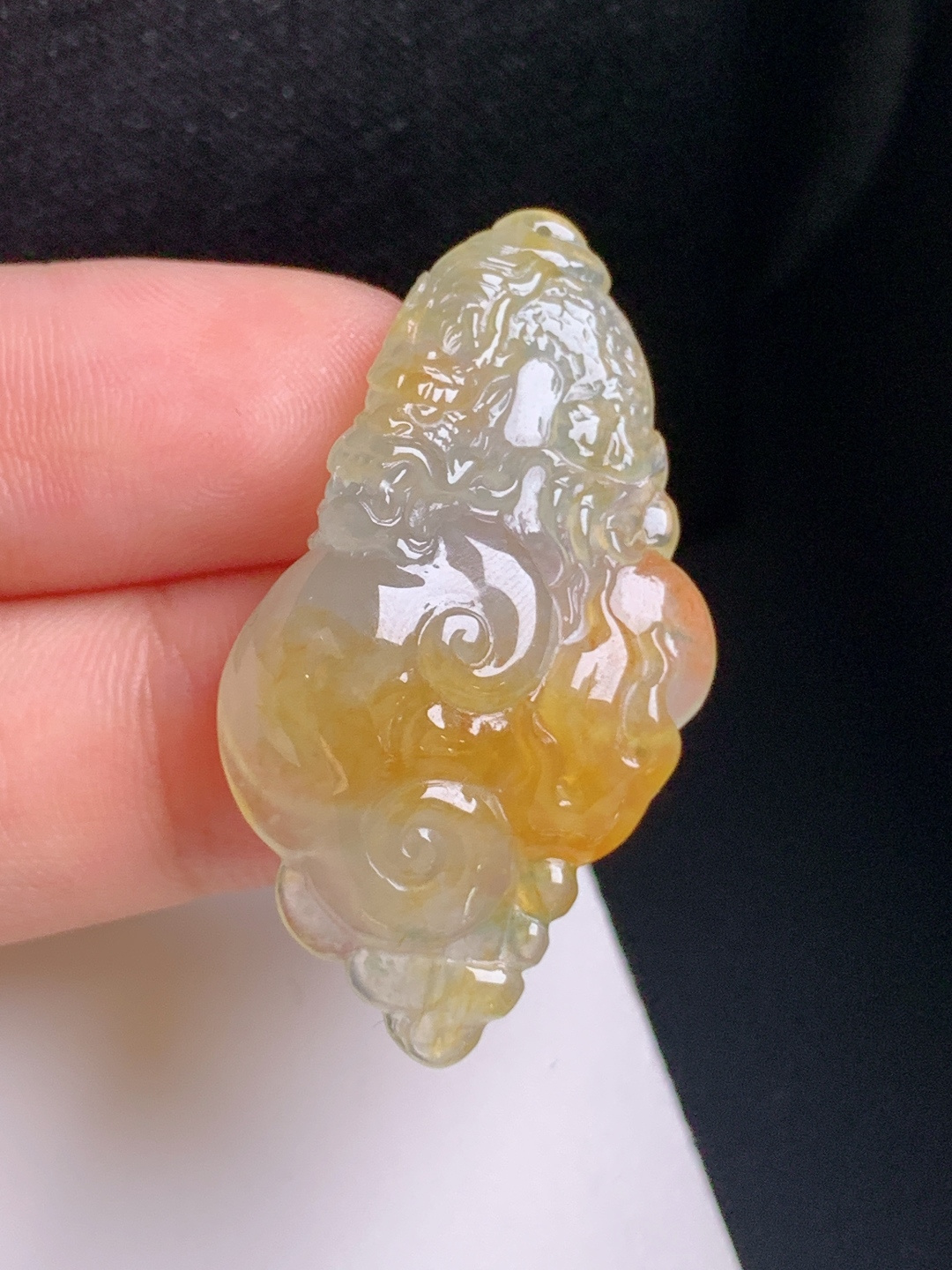 黄翡如意龙牌，糖色浓郁，立体精工，冰感十足，祥瑞护身，裸石38.5-19.3-8，080901