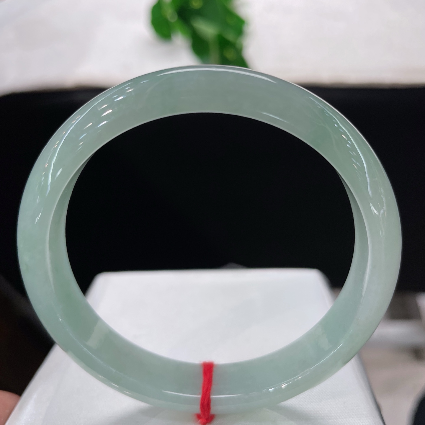 天然翡翠手镯 圈口57.9/11.6/7.0，冰晴底正圈57/58可戴，一汪清浅晴水，温润凝于镯间，