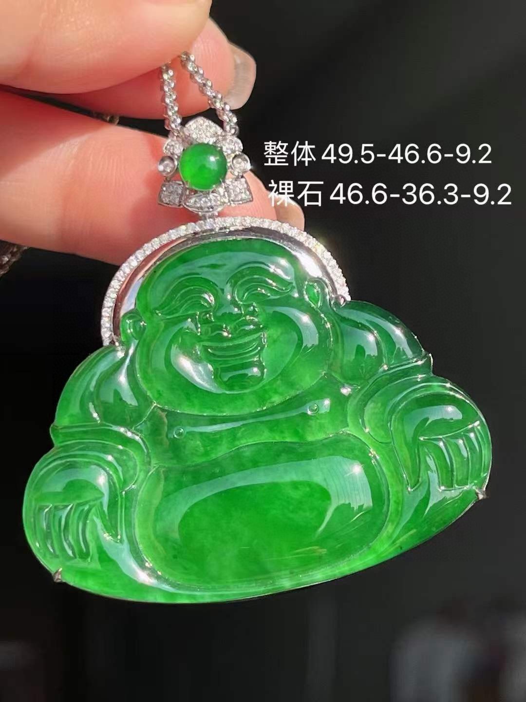 满色辣绿大弥勒佛吊坠，细腻水润，精工雕刻，品质杠杠滴，无裂