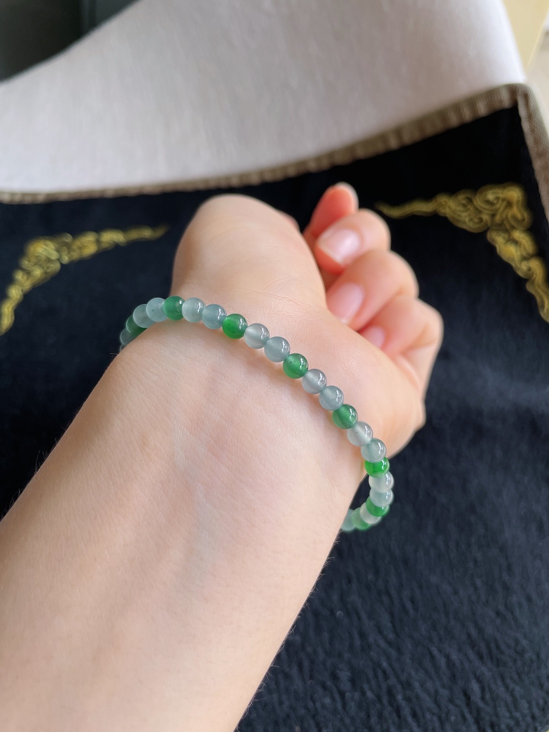 ️天然翡翠A货，冰双彩手串，尺寸：4.3mm。【编4618】