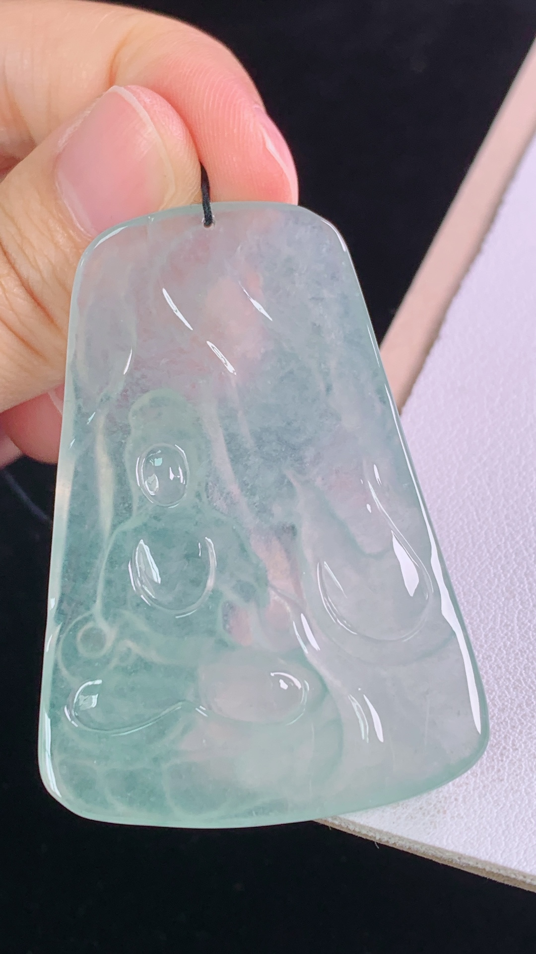 高冰凤凰观音，种水，晶莹剔透，无裂，尺寸:53.3-37.4-4.2mm