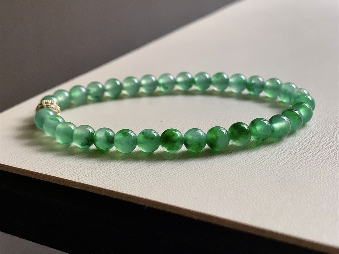 ️ 冰种绿花珠串 色泽青翠漂亮，种水，尺寸5.4