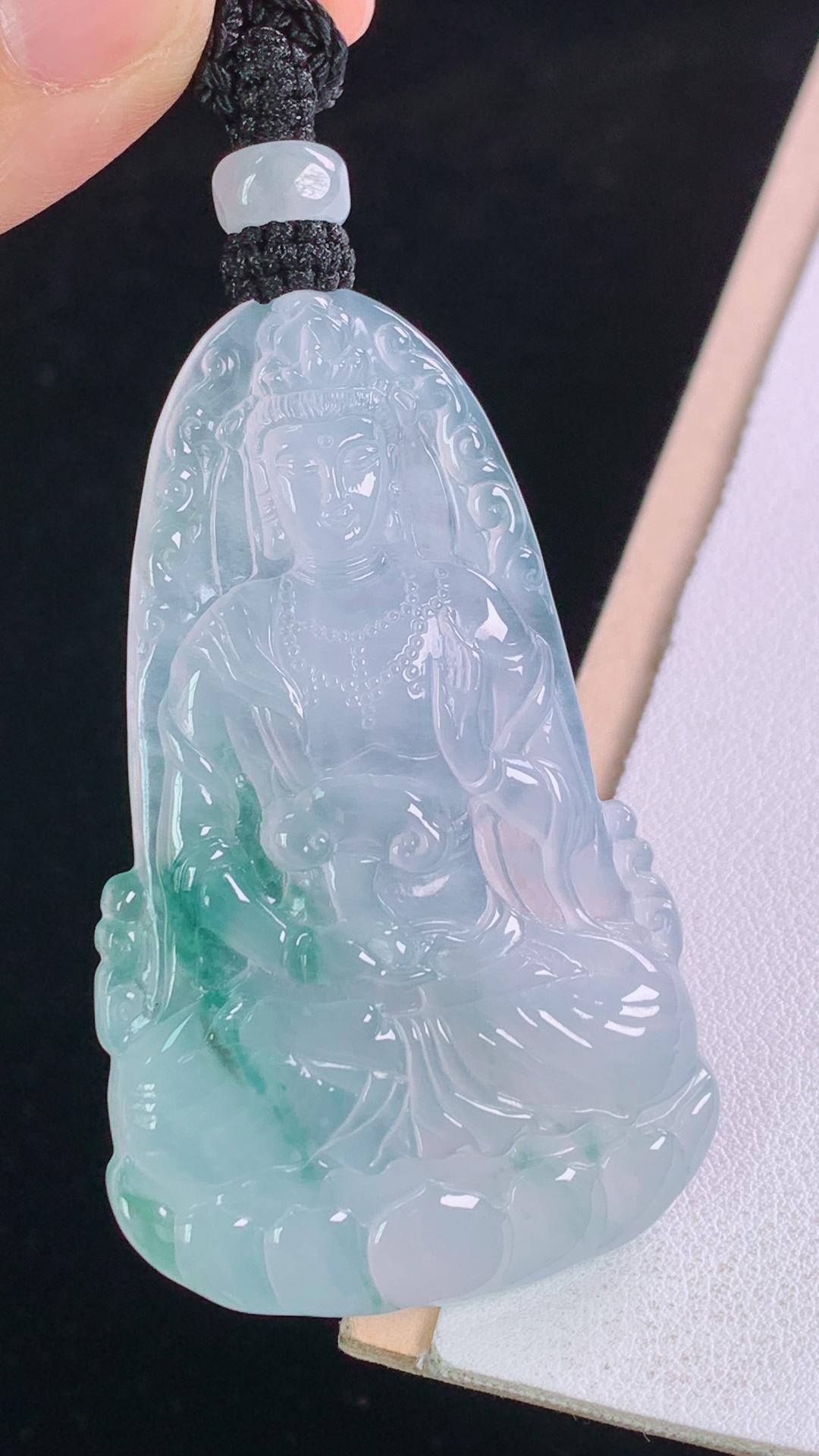 冰飘花观音，花色灵动，清透起光，无裂，尺寸:58.4-36.0-5.8mm