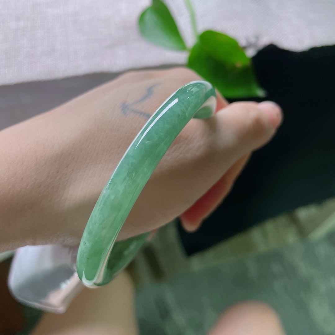 56.4/8.2油青圆条，水润细腻，清雅苑苑，秀丽，无裂。ss58171a