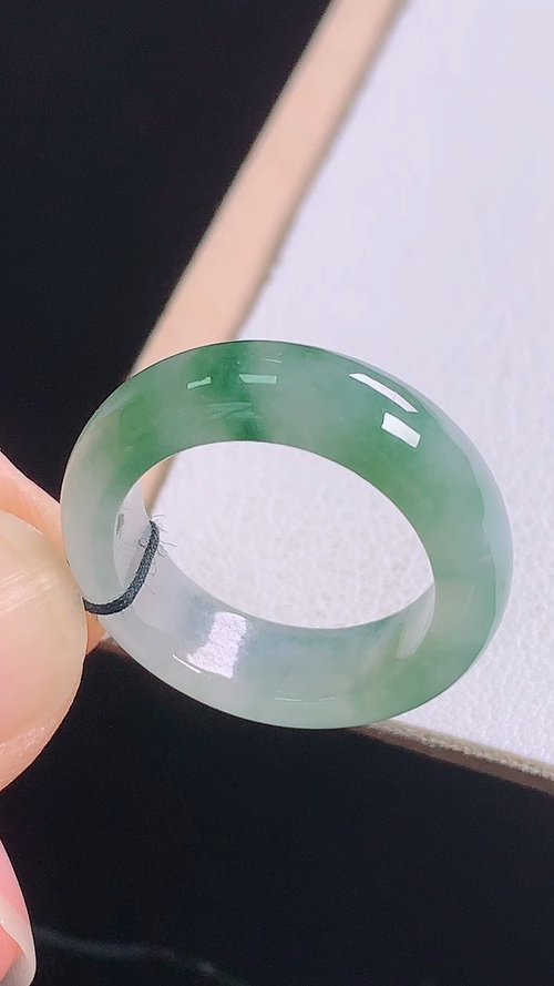 冰飘绿指环，无裂，尺寸:圈口11/16.2-5.9-3.3mm 30