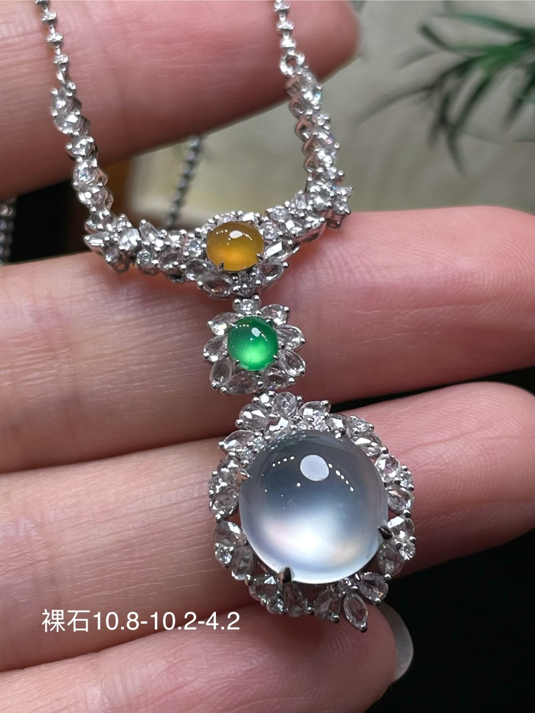 天然缅甸翡翠A货,白冰蛋面锁骨链,18k金镶嵌钻石,细腻水灵 实拍接近,10.8-10.2-4.2