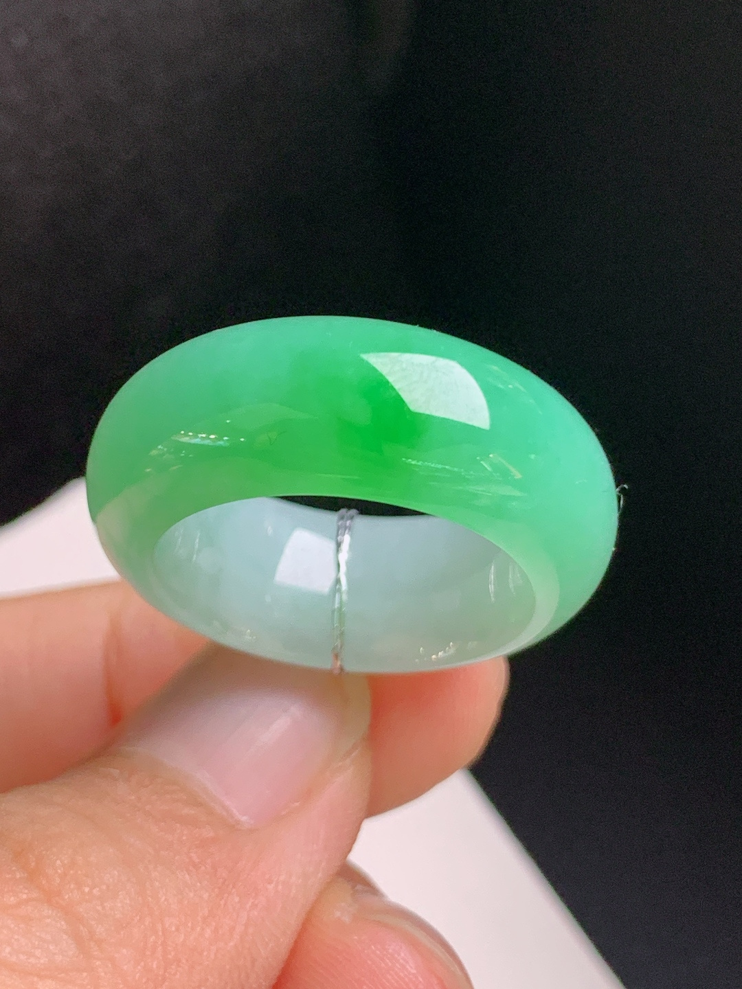 冰飘绿指环，种老细腻，翠色灵动，大气百搭，裸石27.3-9.3-5.2，圈口15